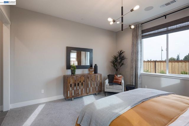 1288 Parkcrest Circle, Manteca, CA 95336