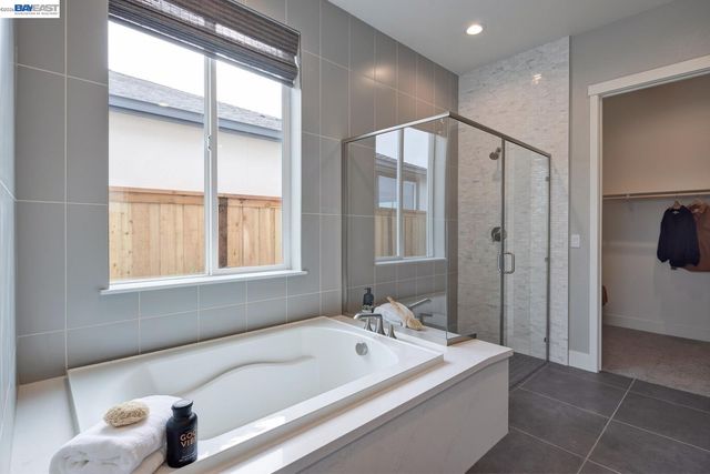 1288 Parkcrest Circle, Manteca, CA 95336