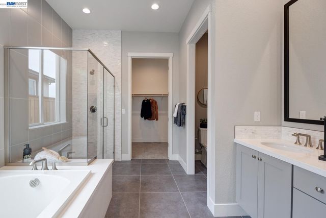 1288 Parkcrest Circle, Manteca, CA 95336