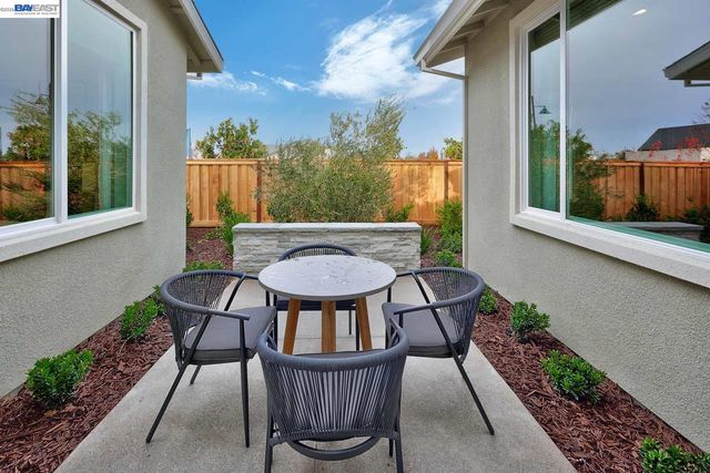 1288 Parkcrest Circle, Manteca, CA 95336