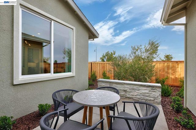 1288 Parkcrest Circle, Manteca, CA 95336
