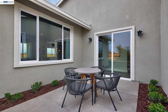 1288 Parkcrest Circle, Manteca, CA 95336