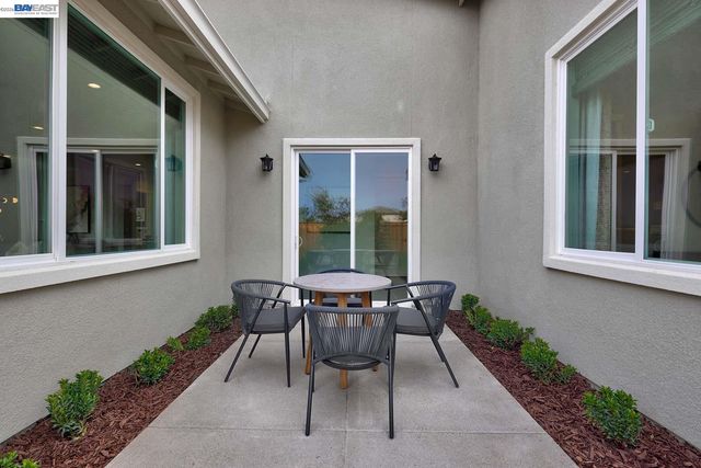 1288 Parkcrest Circle, Manteca, CA 95336