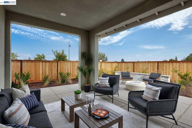 1288 Parkcrest Circle, Manteca, CA 95336