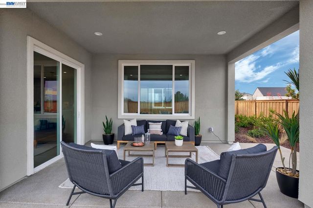 1288 Parkcrest Circle, Manteca, CA 95336