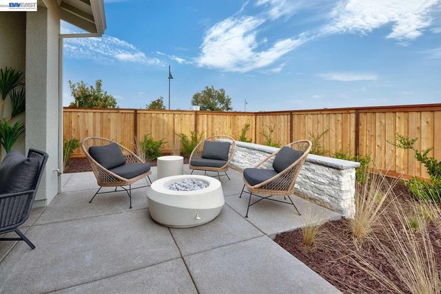 1288 Parkcrest Circle, Manteca, CA 95336