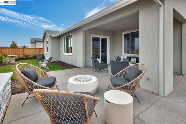 1288 Parkcrest Circle, Manteca, CA 95336