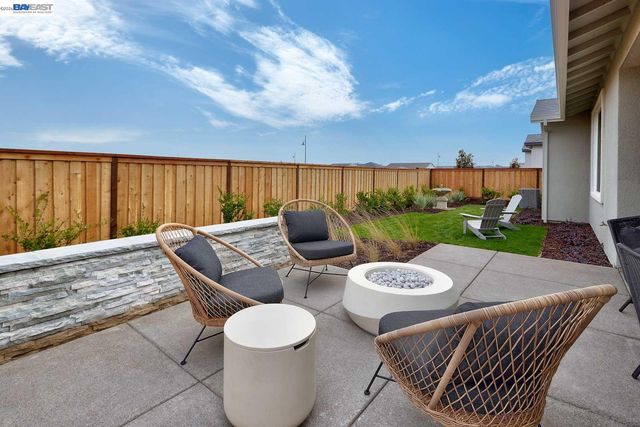 1288 Parkcrest Circle, Manteca, CA 95336