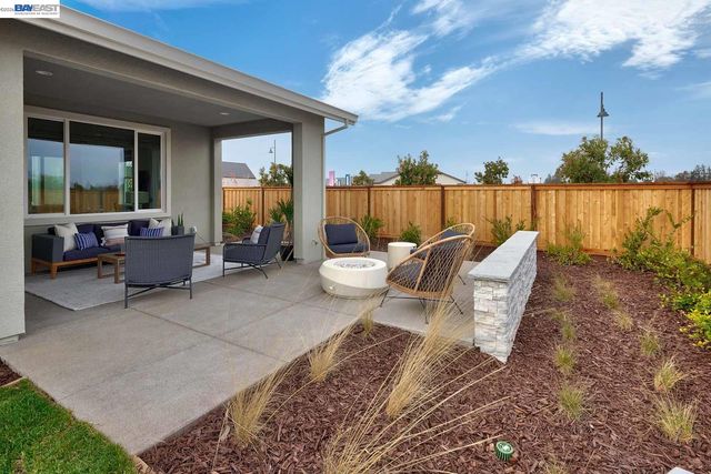 1288 Parkcrest Circle, Manteca, CA 95336