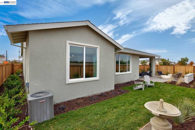 1288 Parkcrest Circle, Manteca, CA 95336