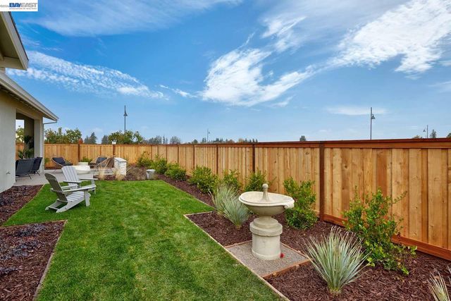 1288 Parkcrest Circle, Manteca, CA 95336