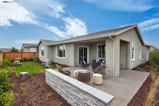 1288 Parkcrest Circle, Manteca, CA 95336