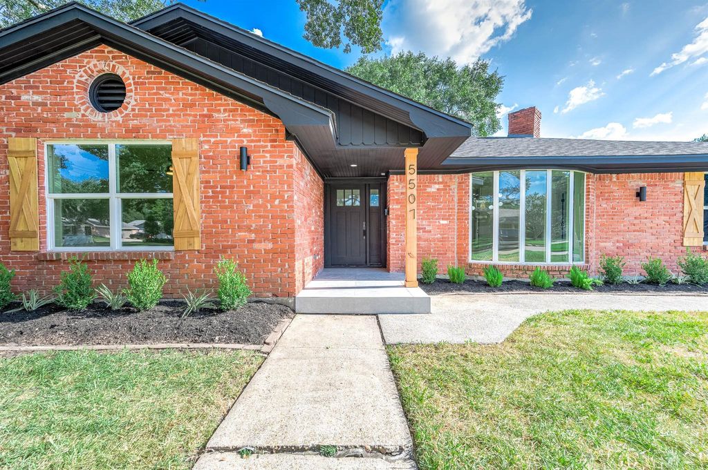5507 Valkeith Drive, Houston, TX 77096
