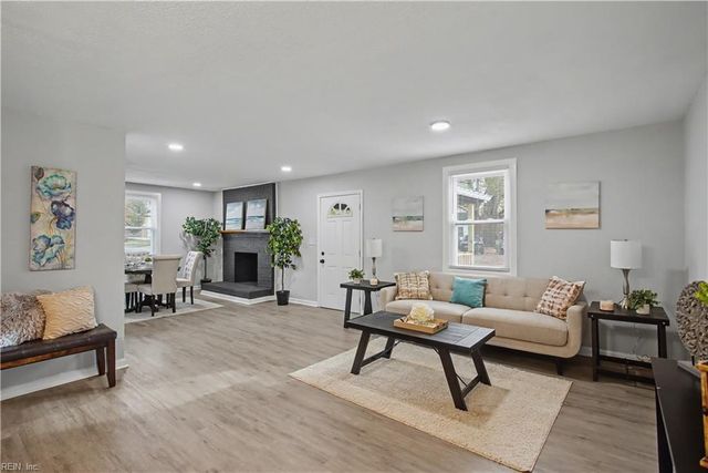 28 Butler DR, Hampton, VA 23666