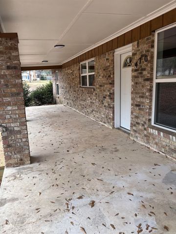 470 Fairview Rd, Camden, AR 71701