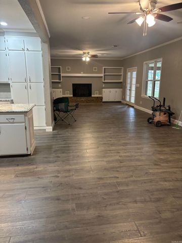 470 Fairview Rd, Camden, AR 71701