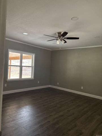 470 Fairview Rd, Camden, AR 71701