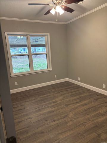 470 Fairview Rd, Camden, AR 71701