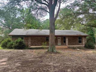 470 Fairview Rd, Camden, AR 71701
