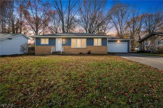 6706 Crestwood Lane, Olmsted Twp, OH 44138