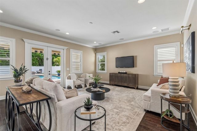 3902 W VASCONIA STREET, Tampa, FL 33629