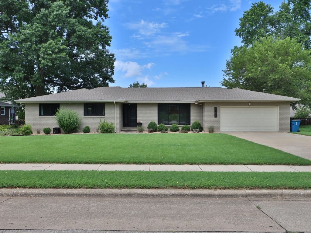 4105 South Delaware Avenue, Springfield, MO 65804