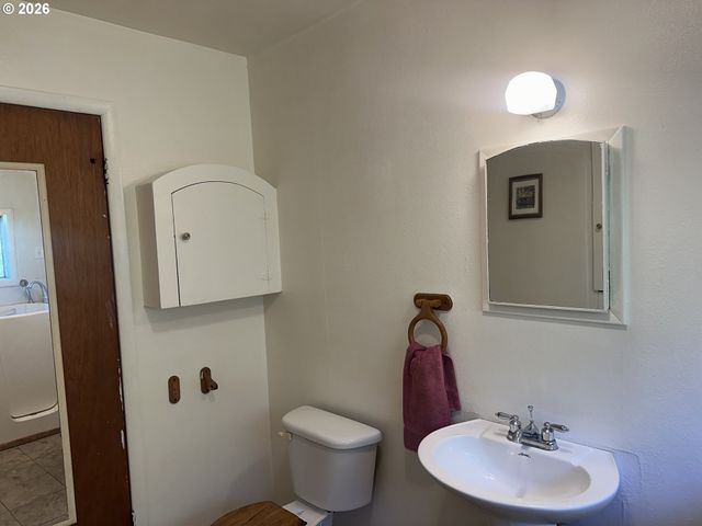 628 W 13TH St, Port Orford, OR 97465