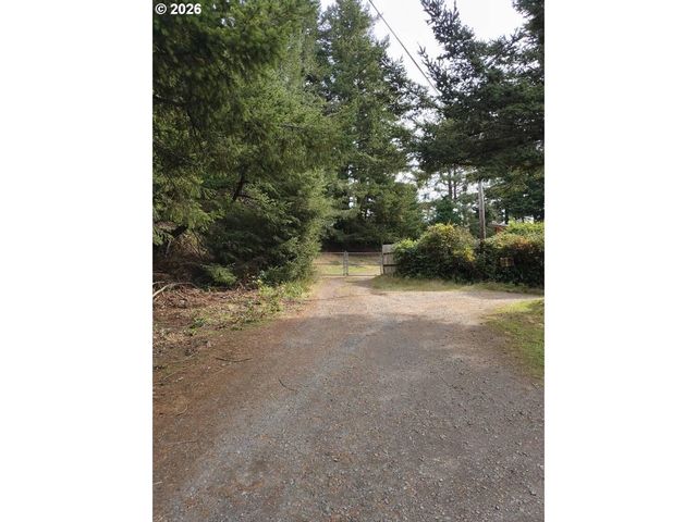 91136 Seaview Ln, Coos Bay, OR 97420