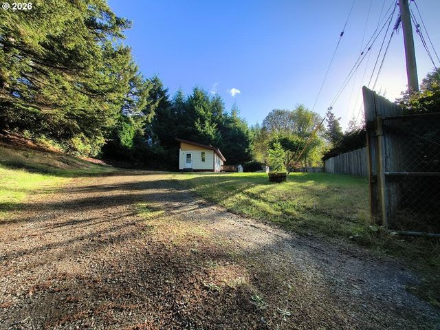 91136 Seaview Ln, Coos Bay, OR 97420