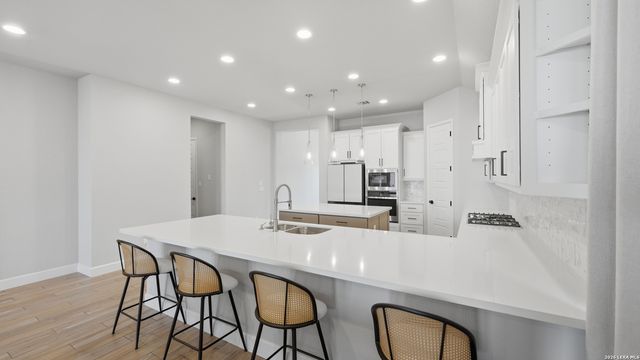 1838 Luna, New Braunfels, TX 78132