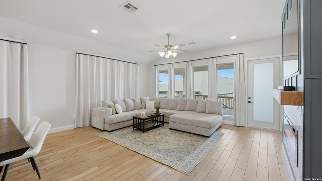 1838 Luna, New Braunfels, TX 78132