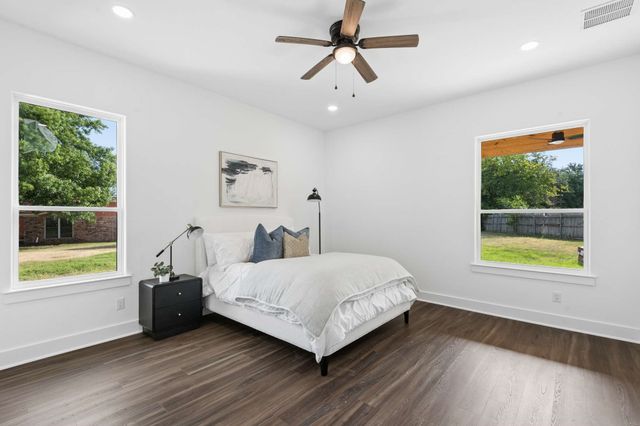 126 Port O Call Court, Runaway Bay, TX 76426