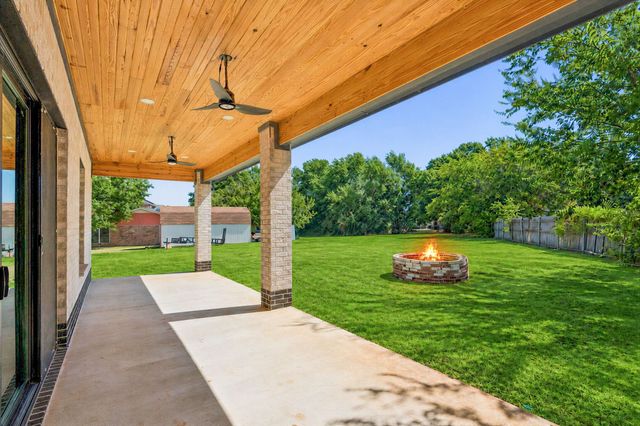 126 Port O Call Court, Runaway Bay, TX 76426