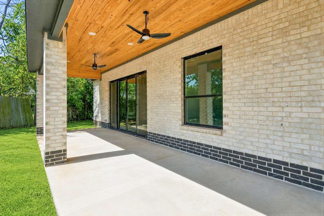 126 Port O Call Court, Runaway Bay, TX 76426