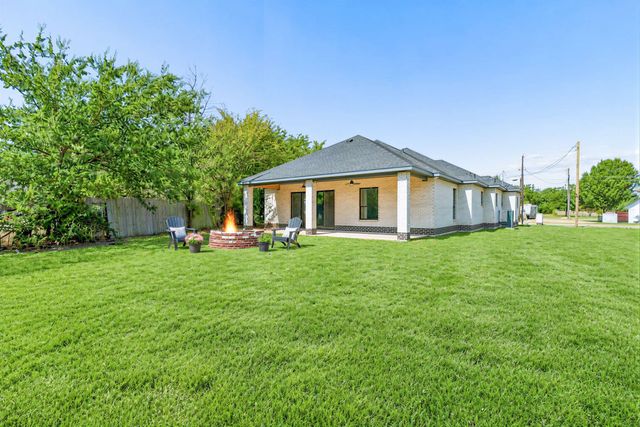 126 Port O Call Court, Runaway Bay, TX 76426