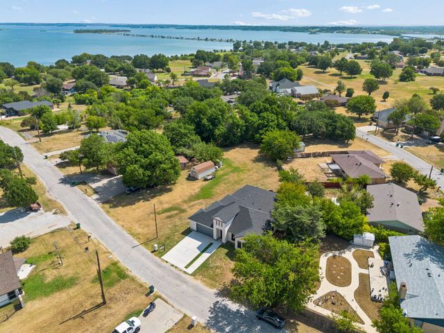 126 Port O Call Court, Runaway Bay, TX 76426