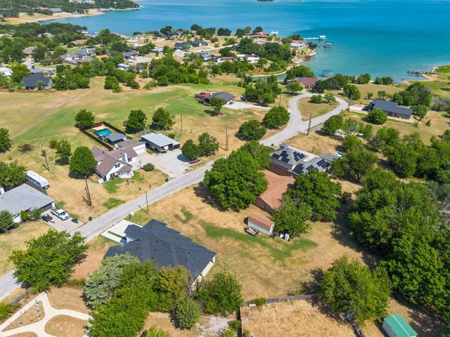 126 Port O Call Court, Runaway Bay, TX 76426