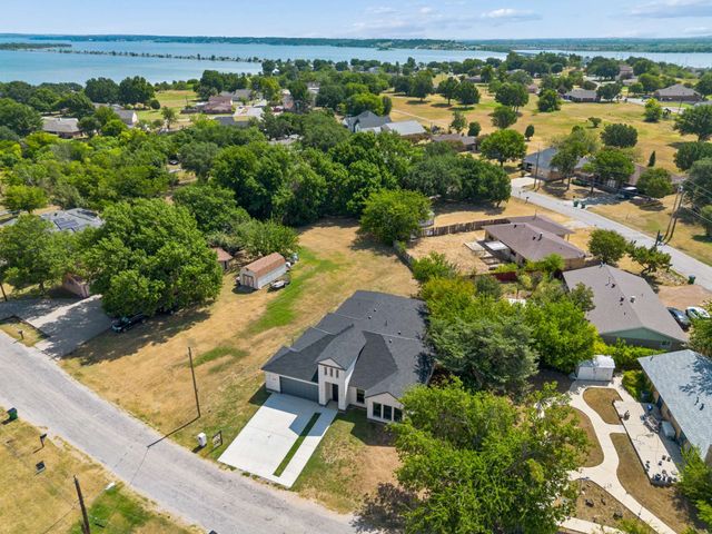 126 Port O Call Court, Runaway Bay, TX 76426