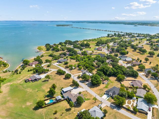 126 Port O Call Court, Runaway Bay, TX 76426