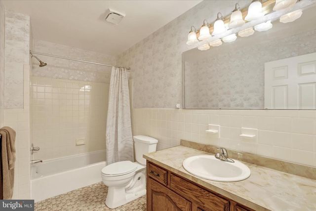 1950 GIBSON DR, Hatboro, PA 19040