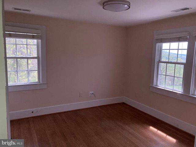 10436 JOHN S MOSBY HWY, Paris, VA 20130