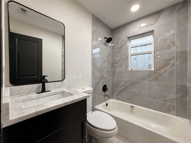 206 E 33rd Street 8, Houston, TX 77018