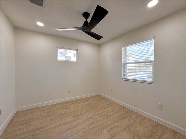 206 E 33rd Street 8, Houston, TX 77018