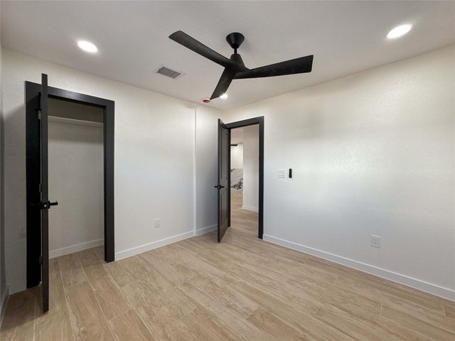 206 E 33rd Street 8, Houston, TX 77018