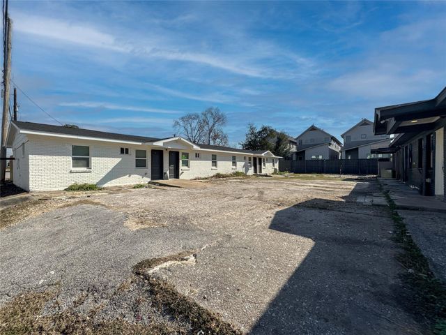 206 E 33rd Street 8, Houston, TX 77018