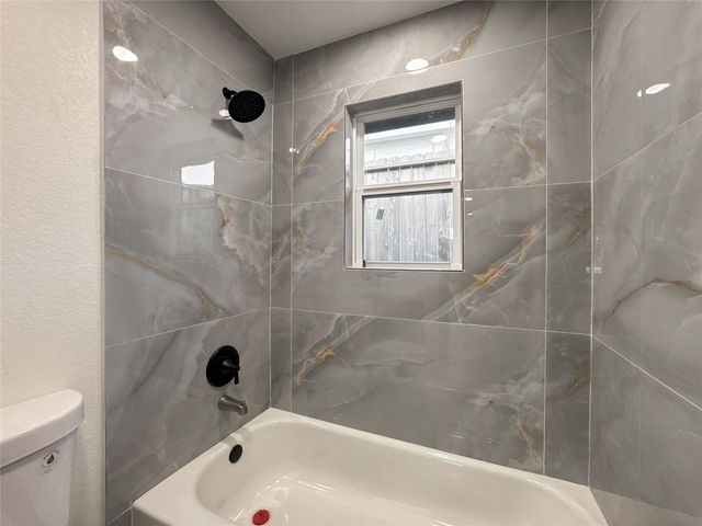 206 E 33rd Street 8, Houston, TX 77018