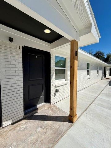 206 E 33rd Street 8, Houston, TX 77018