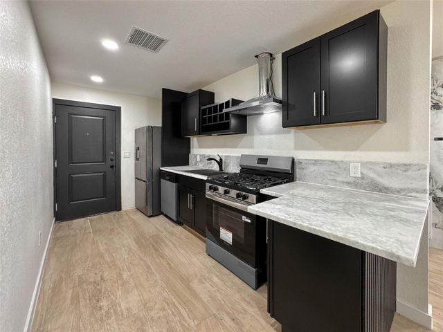 206 E 33rd Street 8, Houston, TX 77018