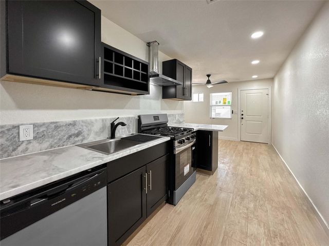 206 E 33rd Street 8, Houston, TX 77018