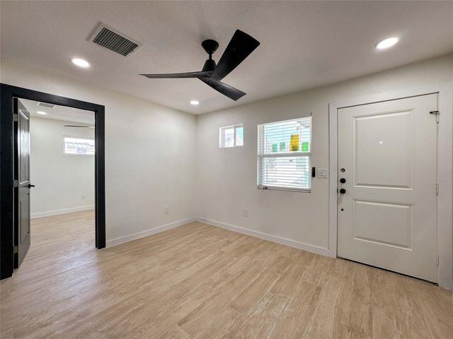 206 E 33rd Street 8, Houston, TX 77018